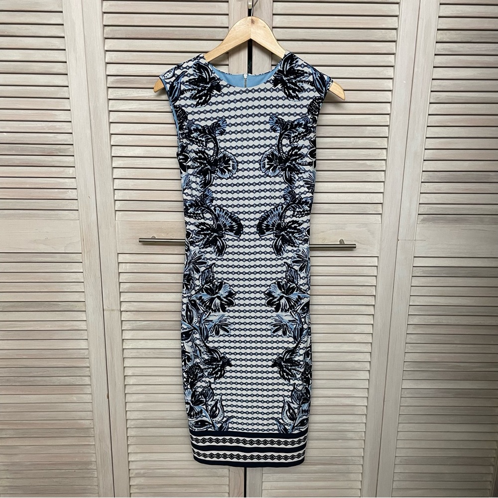 Vince Camuto printed cap sleeve blue dress. Size 2.  Stretchy, good quality